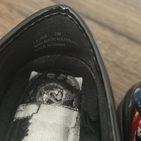 Easy Works By Easy Street Laurie 7 W Clogs Tie Dye Hearts Slip Resistant - Picture 3 of 7